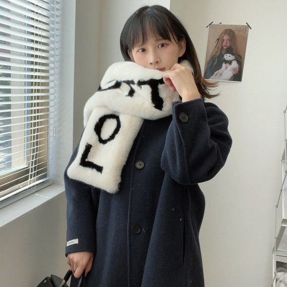 💎✨AUTHENTIC✨💎Louis Vuitton scarf - Picture 6 of 8